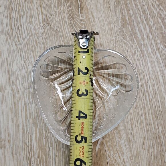 Small strawberry shaped clear glass dish - Picture 3 of 5